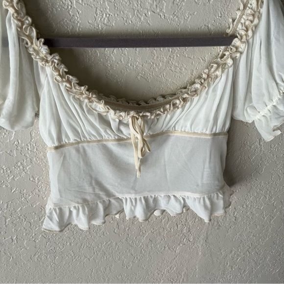 URBAN Outfitters Milkmaid Off Shoulder Cropped Blouse in White M Cottagecore - Picture 5 of 8